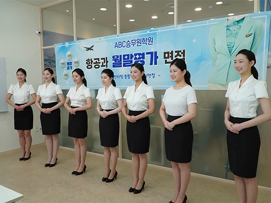 인천부천점에서 진행한 통합 월말평가에 참여하는 학생들